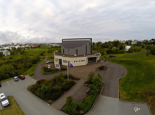 yfirlitsmynd úr smáþyrlu án fornbíla
