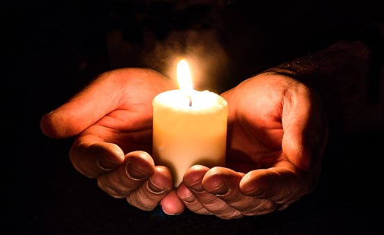 hand and candel-1926414__340